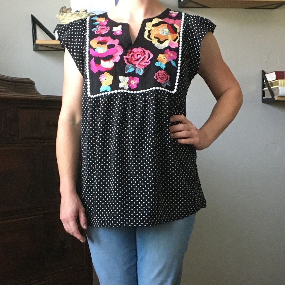 Savanna Jane, size S, black & white polka dot, floral embroidered top